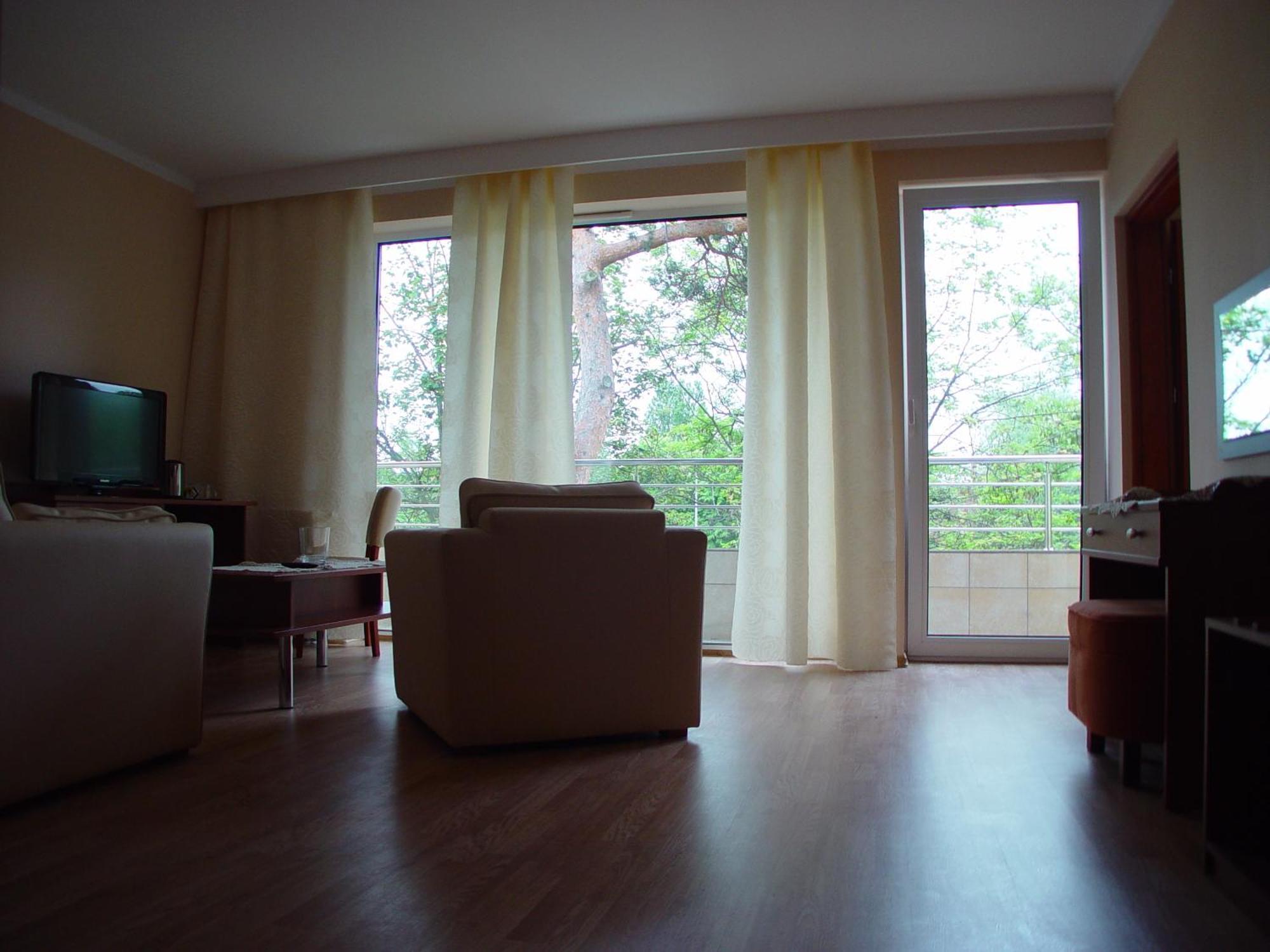 Floryda Jurata Bed & Breakfast エクステリア 写真