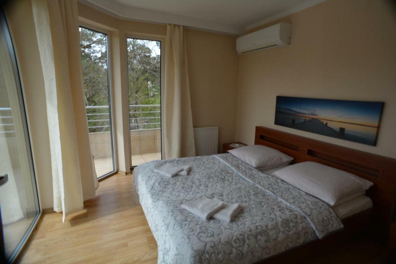 Floryda Jurata Bed & Breakfast エクステリア 写真