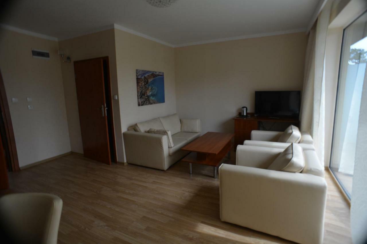 Floryda Jurata Bed & Breakfast エクステリア 写真